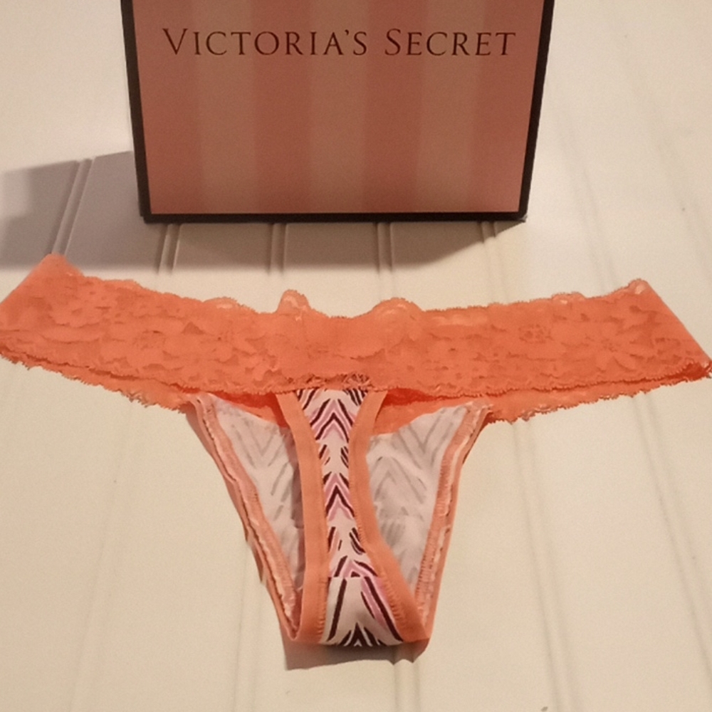 3/$25/Victoria's Secret Lace ♥ Thong Panty… - Picture 5 of 8